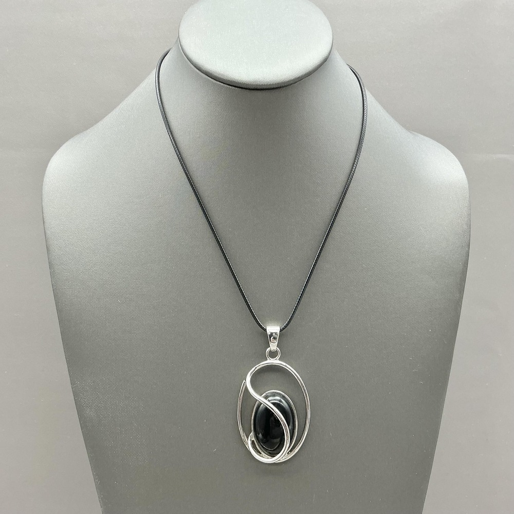 Lia Sophia Necklace Black Oval Stone Silver Tone Pendant Womens Jewelry 18"